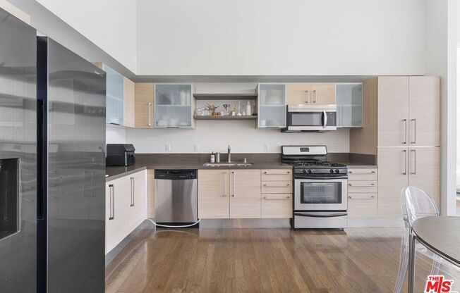 2 beds, 2 baths, 1,020 sqft, $3,200, Unit 610