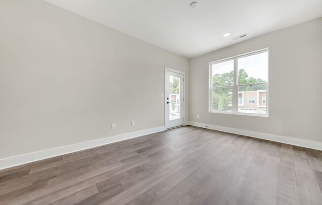 Absolutely STUNNING 3 Bed/ 4 Bath Townhouse By Southpoint! 6 month lease available