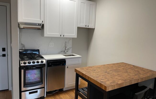 Studio, 1 bath, $1,275, Unit 318