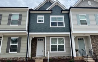 Large 3 Bed | 3.5 Bath Townhouse in Apex! *Move IN Special!*