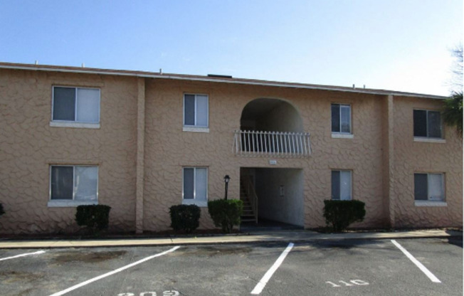 2 beds, 1 bath, $1,250, Unit 1675 S Ridgewood Ave Unit 216