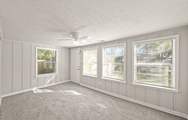 3 beds, 1 bath, $1,295