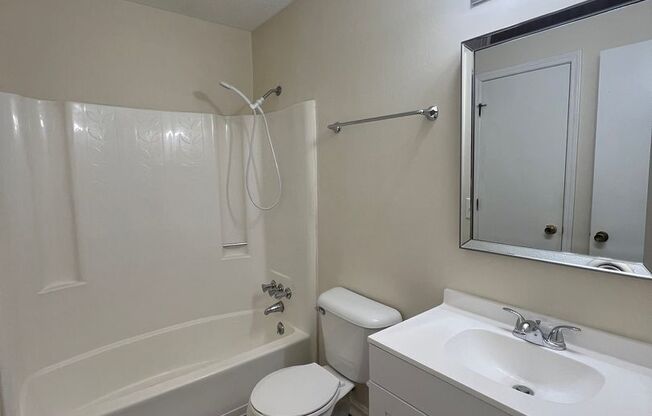 2 beds, 1.5 baths, 1,100 sqft, $1,100, Unit FBC3
