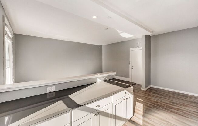 1 bed, 1 bath, 602 sqft, $1,874, Unit 301