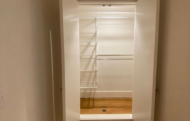 Studio, 1 bath, 384 sqft, $2,195, Unit 25