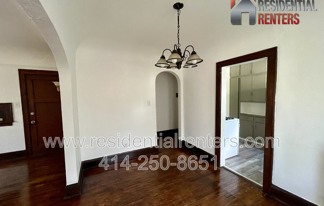 3047 S HOWELL AVE