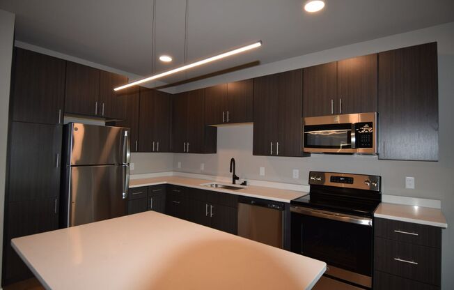 1 bed, 1 bath, 816 sqft, $1,725, Unit 5604-317