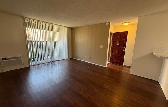 1 bed, 1 bath, 716 sqft, $2,100, Unit F006