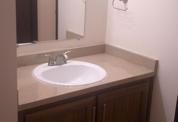 2 beds, 1.5 baths, 1,032 sqft, $1,800, Unit 7E