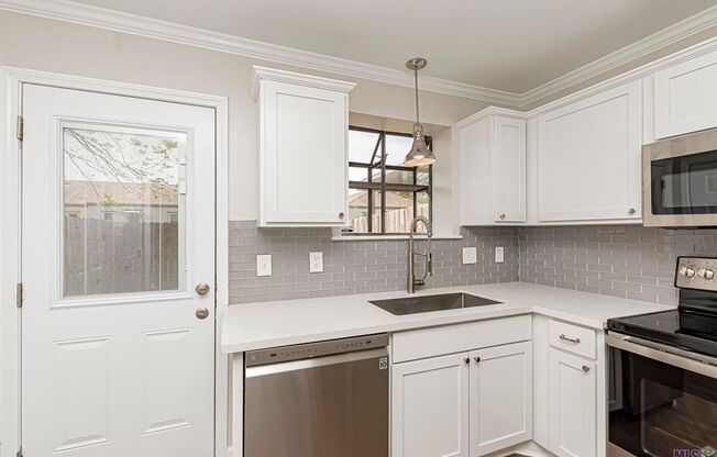 2 beds, 1.5 baths, $1,450, Unit # 27