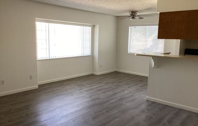 2 beds, 1 bath, 881 sqft, $1,400, Unit 2350