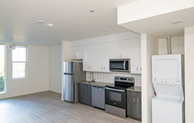 1 bed, 1 bath, 472 sqft, $1,350, Unit 312