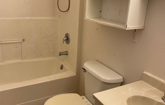 1 bed, 1 bath, $775, Unit 2