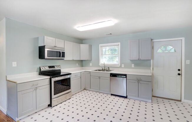 Nice Three Bedroom Single Family - Fenced Yard