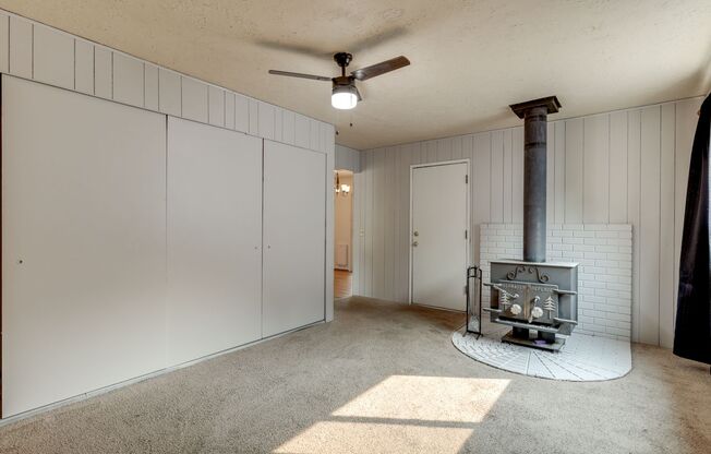 3 beds, 1 bath, $2,060