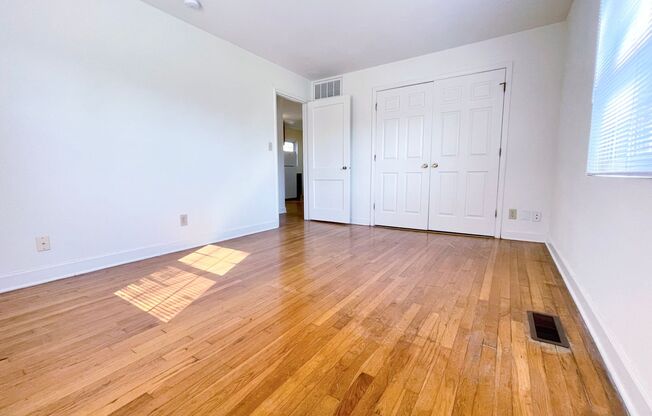 2 beds, 1 bath, 667 sqft, $875, Unit 3700D Pkwd