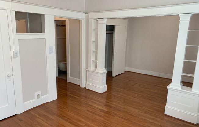 Studio, 1 bath, 450 sqft, $1,095, Unit 303