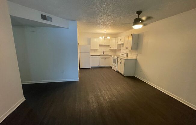 2 beds, 1 bath, 716 sqft, $1,125, Unit 109