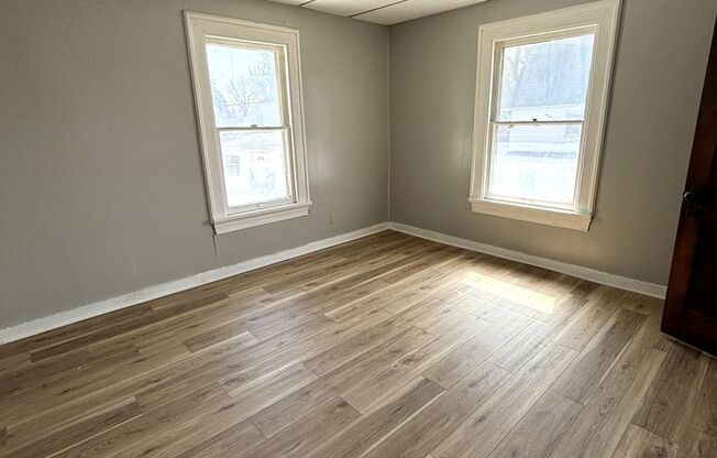 3 Bedroom, 1 bath apartment in convenient location