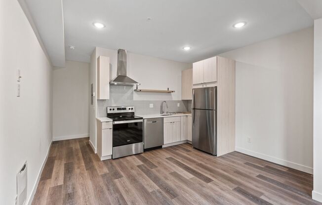 1 bed, 1 bath, 411 sqft, $1,365, Unit L11