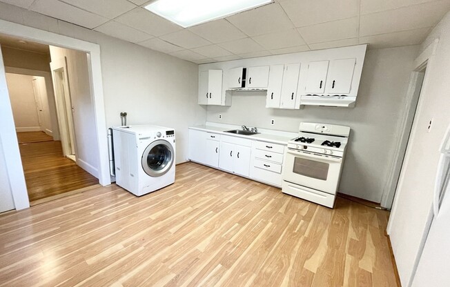 2 beds, 1 bath, $3,000, Unit 1