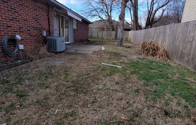 3 beds, 1.5 baths, 1,253 sqft, $1,550, Unit 2105 South Ash Ave