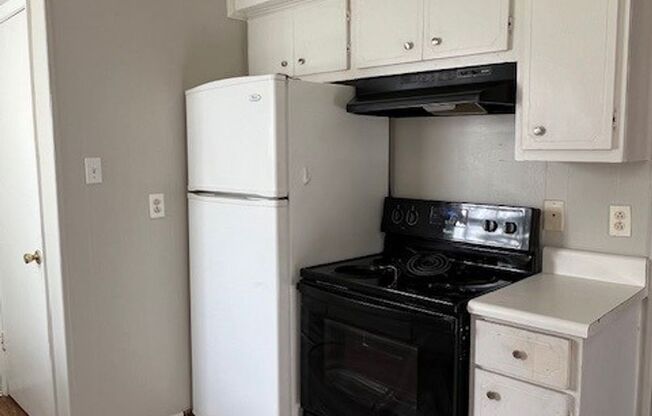 2 beds, 1 bath, $930