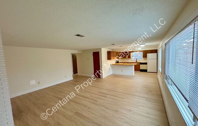 3 beds, 1.5 baths, $1,300, Unit 7