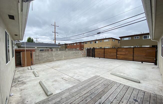 Huge Bedrooms, lots of Parking, closest to campus!