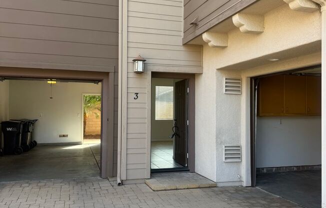3 bed 2 car garage condo for rent in Murrieta