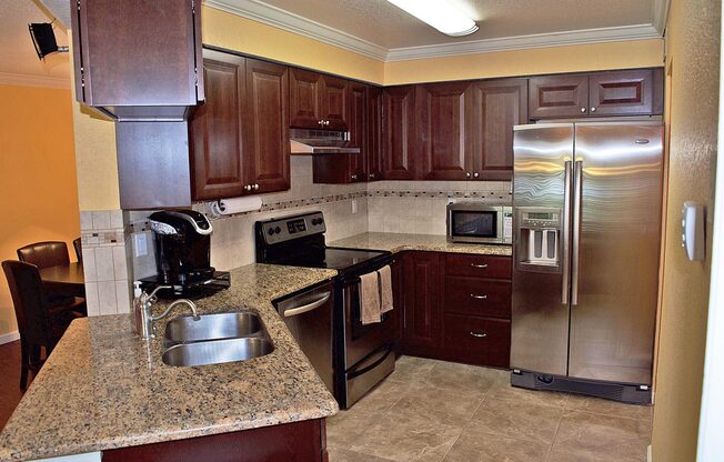 Beautiful Lake Front 2/2 Condo Near UCF !!!!