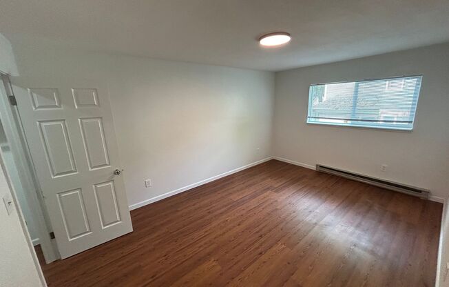 2 beds, 1 bath, 1,000 sqft, $1,295, Unit #7