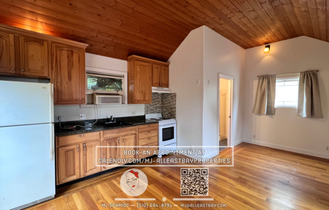 Quaint cottage with hardwood floors, private entrance and patio, surrounded by lush gardens!