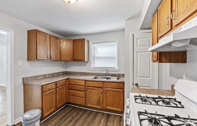 2 beds, 1 bath, $1,050