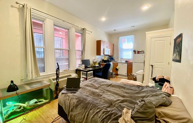 2304-08 Locust Street