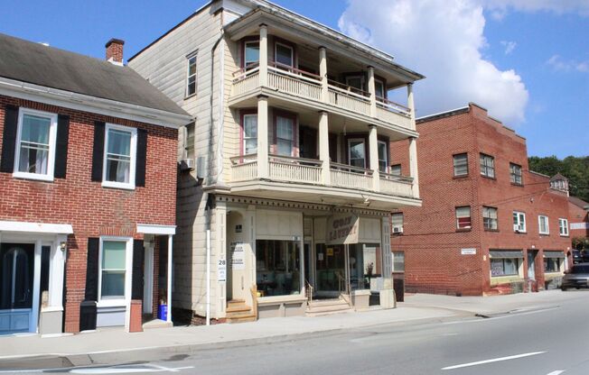 28 Water St, Apt B, Glen Rock, PA 17327