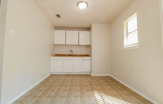 3 beds, 1 bath, $1,395