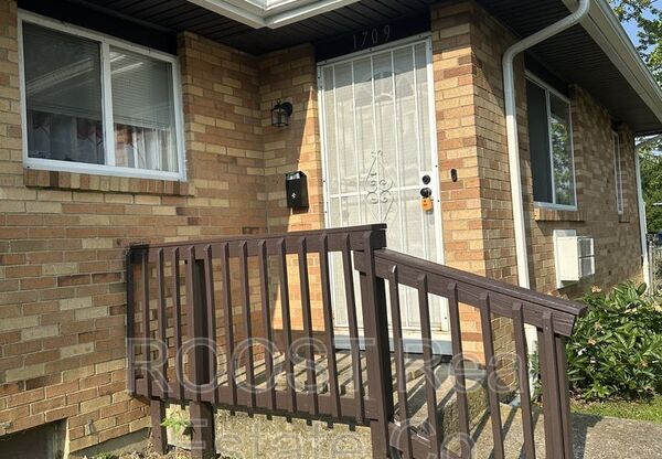 1709 ELAINE RD
