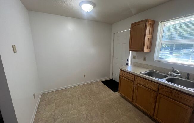 3 beds, 2 baths, $1,500