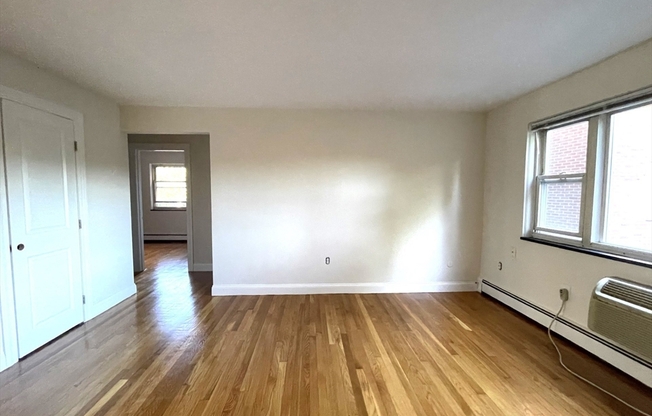 1 bed, 1 bath, 700 sqft, $2,200, Unit 5