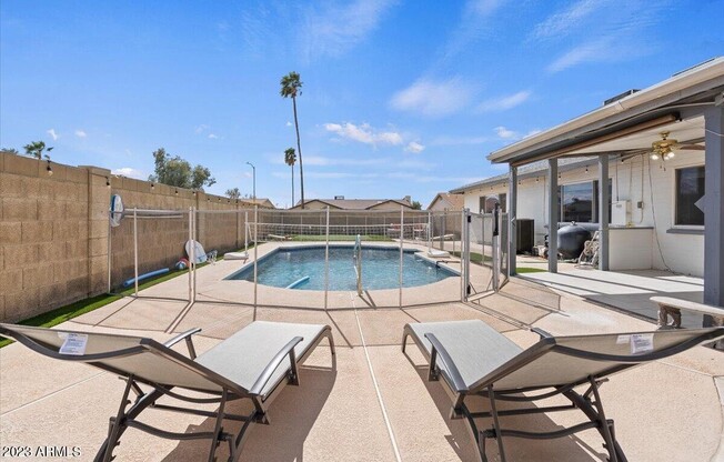 5443 W DAHLIA DR