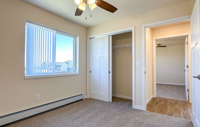 3 beds, 2 baths, 1,186 sqft, $1,595, Unit AT 715-50