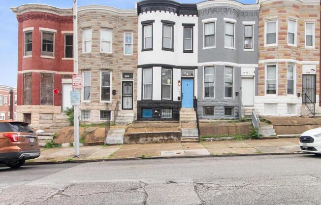 1942 W LEXINGTON ST