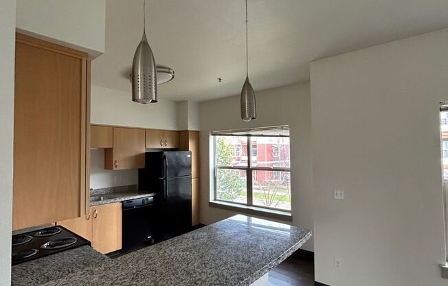 3 beds, 1.5 baths, 1,370 sqft, $1,900, Unit 2440-4