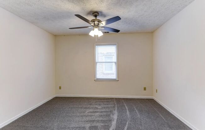 2 beds, 1 bath, 940 sqft, $1,325, Unit E7