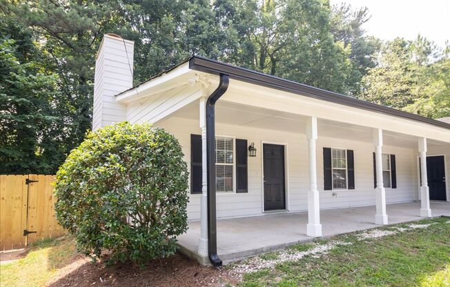 Newly Renovated 3bd/2ba Duplex Unit in Convenient Smyrna Location!