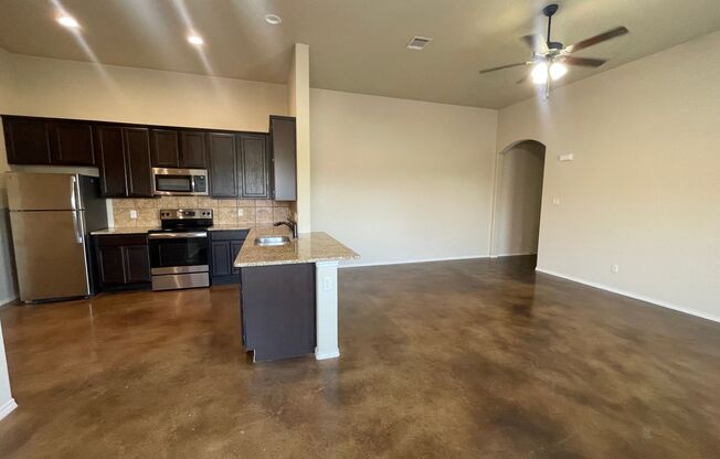 Luxury 3 Bed-2 Bath Duplex in NBTX!