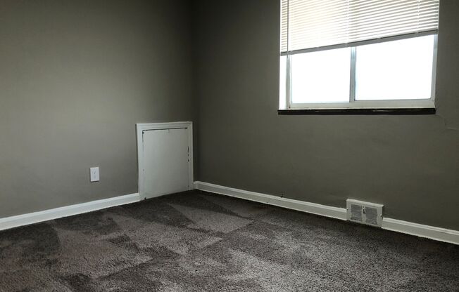 3 beds, 1 bath, 1,500 sqft, $1,300, Unit 1614-00