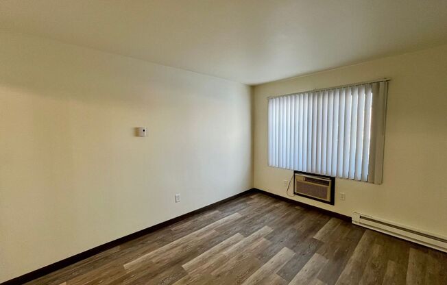 2 beds, 1 bath, 800 sqft, $895, Unit 105