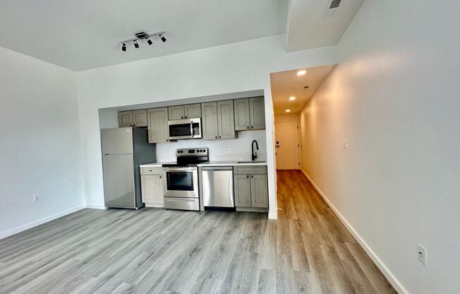 2 beds, 1 bath, 735 sqft, $1,940, Unit 207
